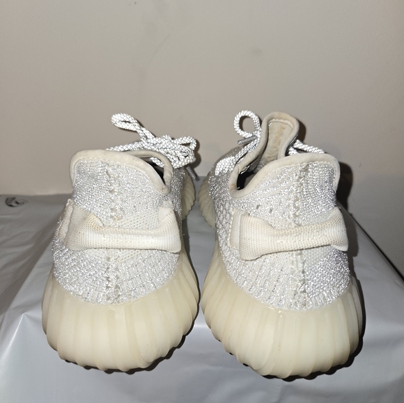 Yeezy Boost 350 V2 "White Bone" - Picture 2 of 6